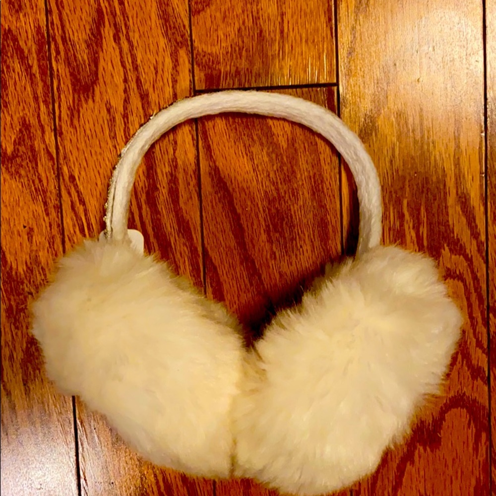 3/$30 ⭐️ White earmuffs